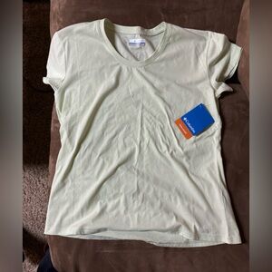 NWT light green Columbia shirt. Size M